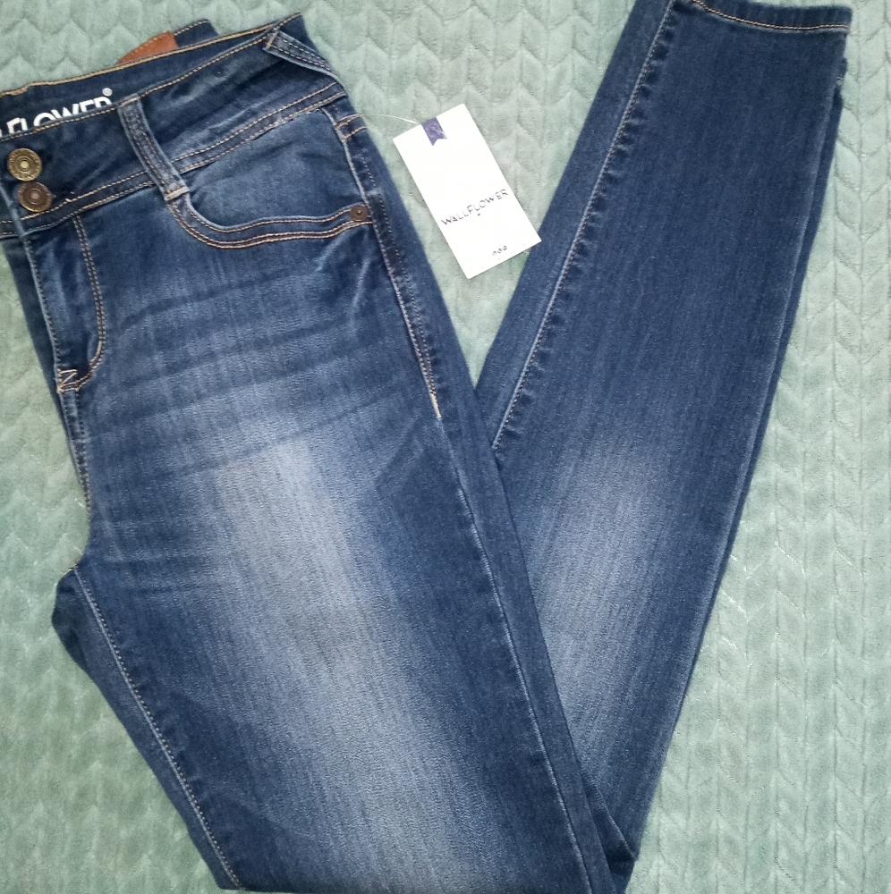 Nwt wallflower Ultra fit ankle Jeans junior sz 9